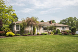 18 Concord Rd, Dover, NJ 07869-1005
