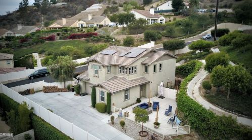 860 Coronado Cir, Santa Paula, CA 93060-1666