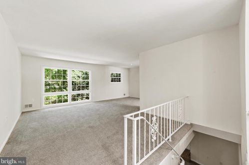 8524 Midas Ct, Annandale, VA 22003-4215