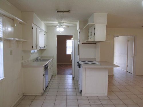 1800 Lk Shr Ct, Fort Worth TX  exterior