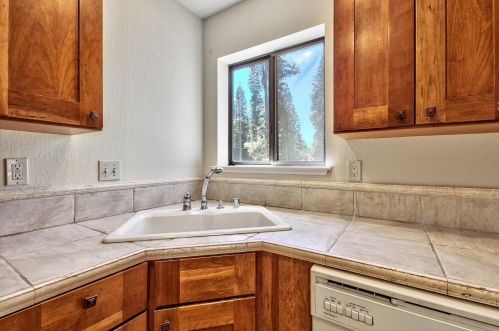 10704 Jeffrey Way, Truckee CA  96161-2520 exterior