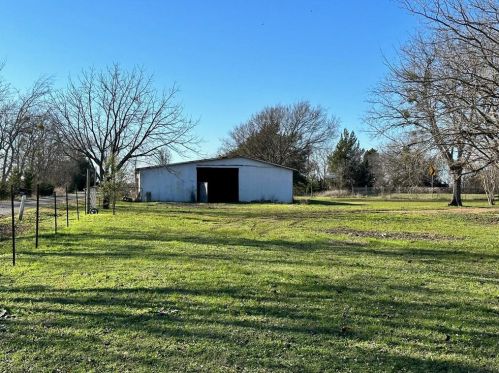 2046 Fm 121, Whitewright TX 75491-7130 exterior