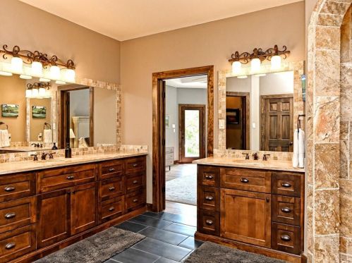 1501 Cyn Edge Dr, Austin TX  78733-2000 exterior