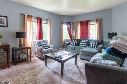 20 Maple Ave, Springfield, NJ 07081-1302