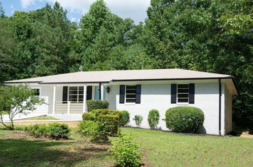 2420 Christian Cir, Porterdale, GA 30016-4131