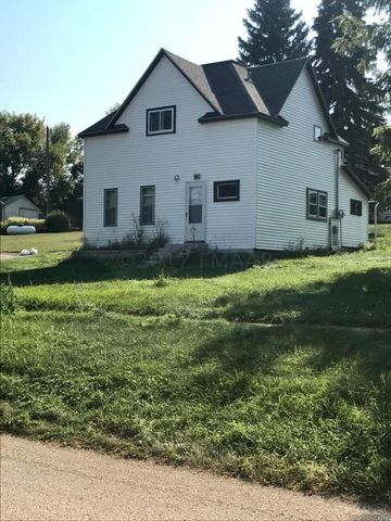 842 Center St, Lucca, ND 58027-1419