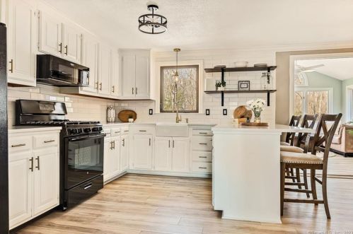 35 Nancy Dr, Wapping CT  06074-4244 exterior