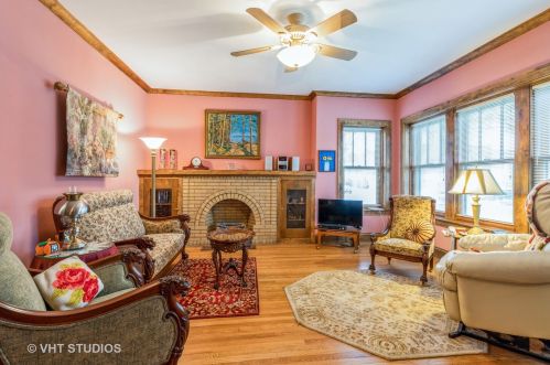 5850 Fairfield Ave, Chicago, IL 60659-3906