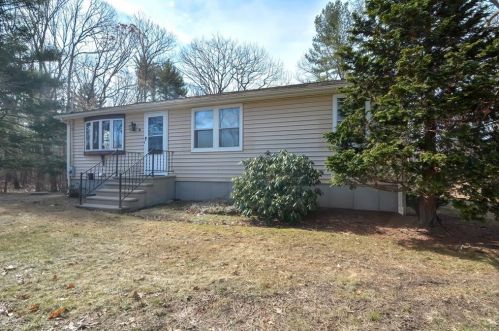 27 Scenic View Dr, Providence, RI 02919-2968