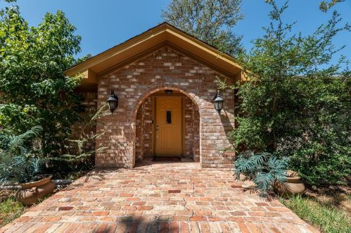 102 Butlers Ct, Conroe TX  77385-7906 exterior