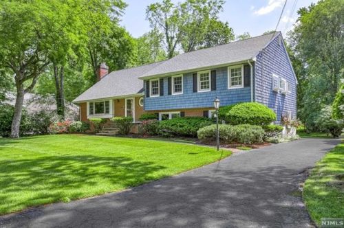 377 Hopper Ave, Ridgewood, NJ 07450-5103