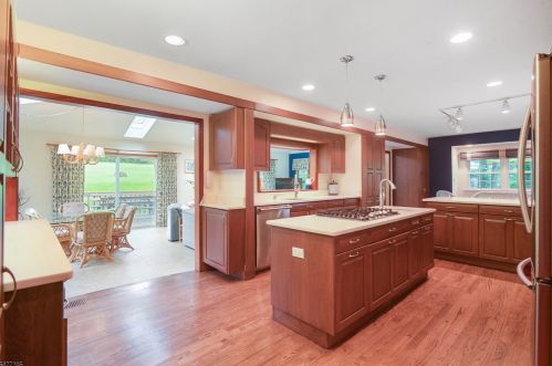 415 Meyersville Rd, Gillette, NJ 07933-1210