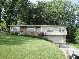1318 Glen Dr, Hixson, TN 37343-4380