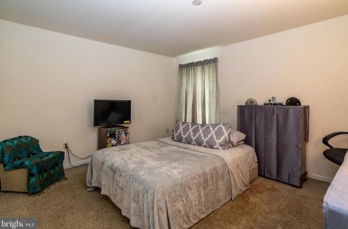 1674 Stony Battery Rd, Lancaster PA  17601-1287 exterior