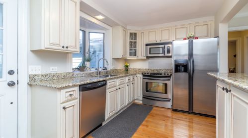 454 Margate Ter, Bannockburn IL  60015-3359 exterior