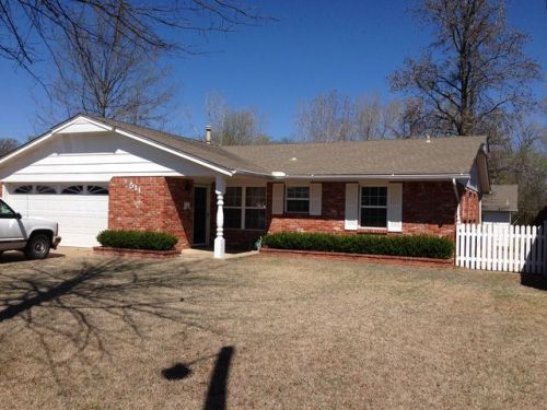 511 Wayne Ave, Tecumseh, OK 74873-1831
