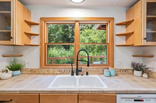 9913 Alba Rd, Ben Lomond, CA 95005-9244