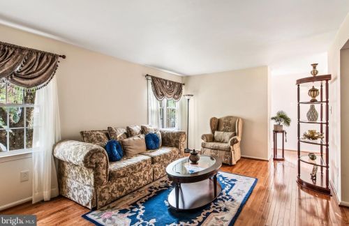 9620 Hillock Ct, Springfield VA  22015-3115 exterior