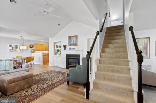 2166 Knobhill Rd, York, PA 17403-6000