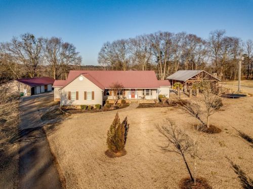 104 Farrow Ln, Carnesville, GA 30521-2322