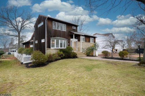 23 Hickory Rd, Town Center, NJ 07052-1205
