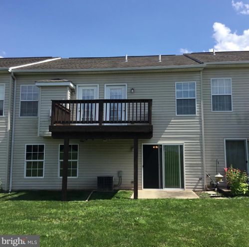 1886 Deerfield Dr, York, PA 17315-3707
