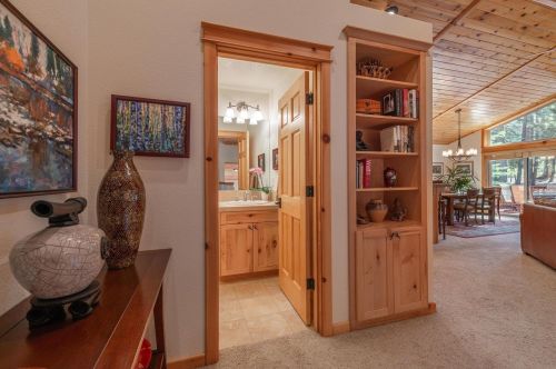 13963 Copenhagen Dr, Truckee CA  96161-6633 exterior