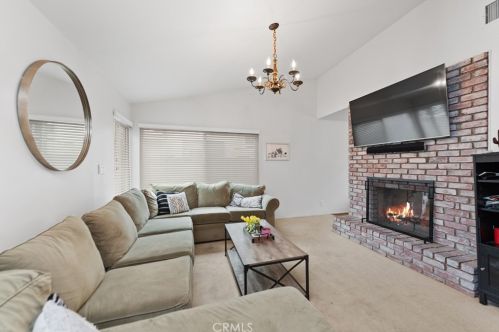 6750 Charing St, Simi Valley CA 93063-3926 exterior