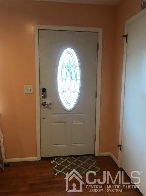 24 Paris Ln, Avenel, NJ 07001-1826