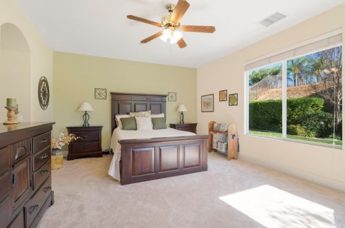 7470 Chateau Rdg Ln, Riverside CA  92506-7542 exterior