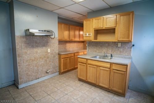 588 38th St, Paterson, NJ 07513-1002