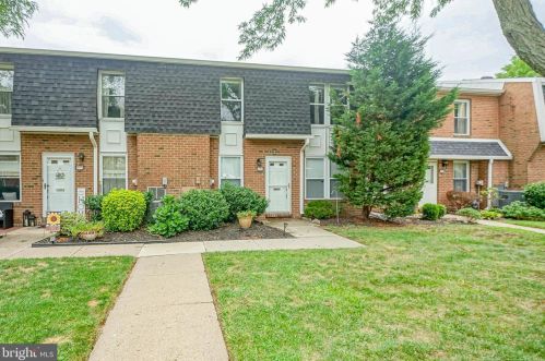 1051 Harbour Dr, Palmyra NJ  08065-1215 exterior
