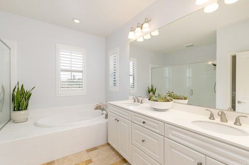 121 Blaze, Irvine CA  92618-1507 exterior