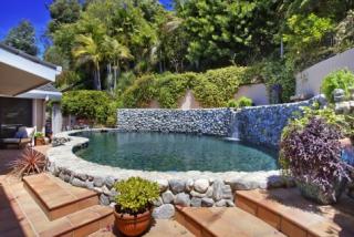 240 Kenter Ave, Los Angeles CA  90049-2717 exterior