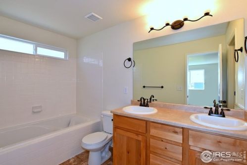 2661 Emerald St, Loveland CO 80537-2011 exterior