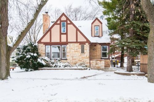 9118 Grant Ave, Brookfield, IL 60513-1534