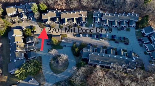 2701 Mill Pond Dr, Wapping CT  06074-4322 exterior
