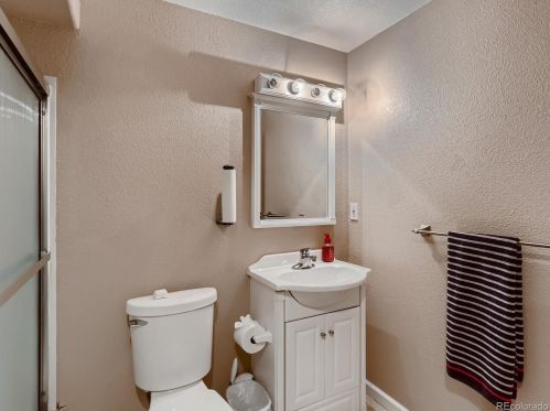 16245 Phillips Dr, Englewood CO 80112-4603 exterior