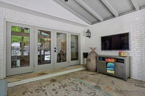 6930 Hunters Knl, Atlanta GA  30328-1763 exterior