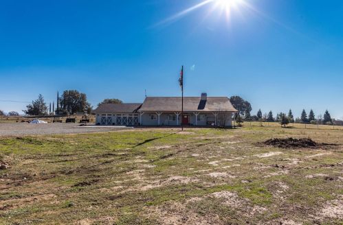213 Emerald Ln, Valley Springs, CA 95252-8356