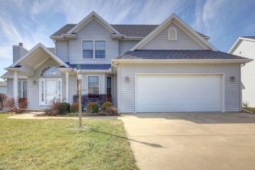 821 Bluegrass Ln, Champaign, IL 61822-2001