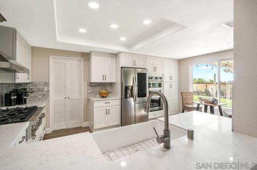 6427 La Garza Ct, Carlsbad, CA 92009-4318