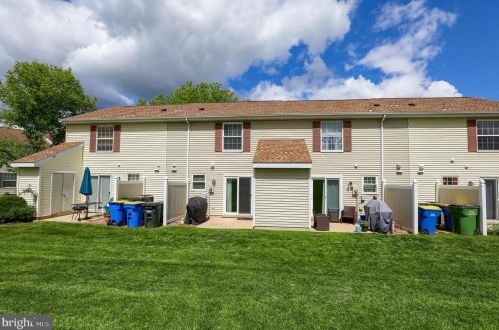 72 Lexton Dr, York PA 17404-9438 exterior