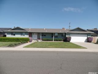 1813 Fairington Ln, Modesto, CA 95355-1612