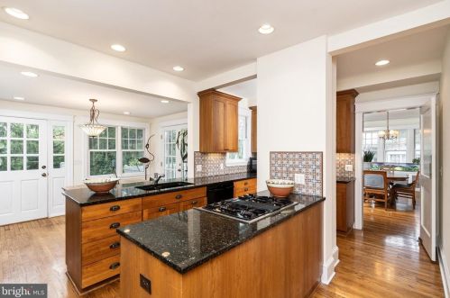 8 Princeton Ave, Princeton NJ  08540-5236 exterior