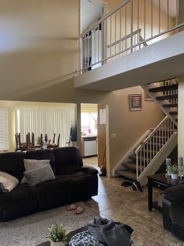 110 Oaktree Dr, Perris, CA 92571-2771