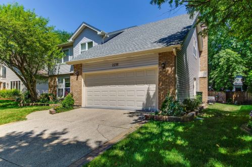 2238 Gleneagles Dr, Naperville IL  60565-3132 exterior