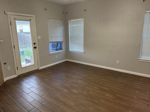 209 Poplarwood Dr, Uhland TX  78640-5752 exterior