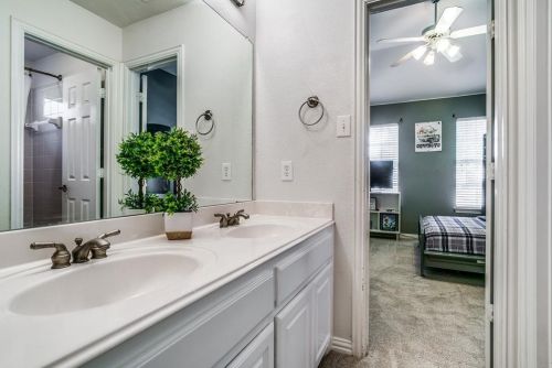 1713 Coyote Rdg, Carrollton TX 75010-3248 exterior