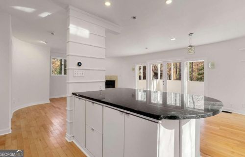 581 Harold Ave, Atlanta GA  30307-1743 exterior